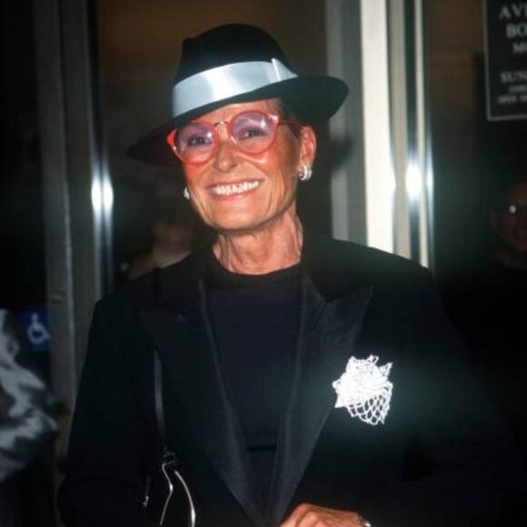 LIZ CLAIBORNE PETITES (UKRAINE) VINTAGE DOUBLE-BREASTED TRENCH COAT (LADIES) - Picture 4 of 17